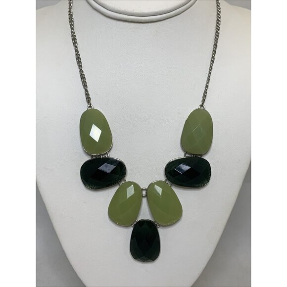 Unbranded Jewelry - Women’s Silver Tone Fashion Statement Necklace 2 Shades of Green (1946)